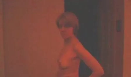 جعلی خوابگاه, زن سرآشپزها به پوشش سکسی عرق گی