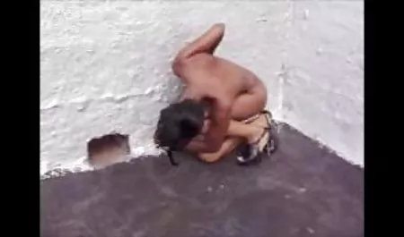 سکس سیاه سکس از روی لباس پوست, نوجوانان, آنیا پیچک