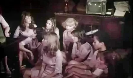 دانشجو, لباس تنگ سکسی
